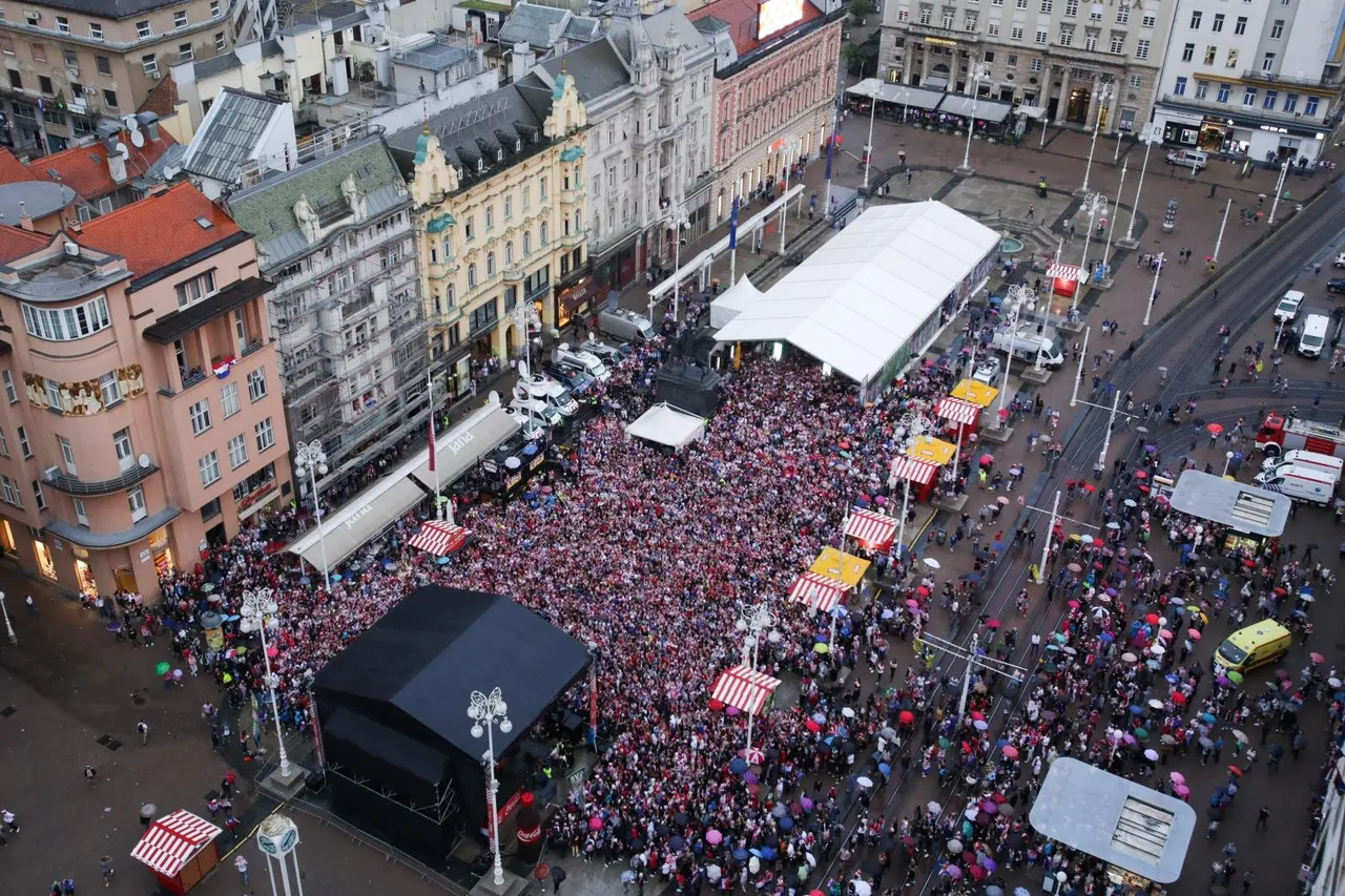 Fantastična atmosfera u centru Zagreba: Tisuće navijača prate susret Hrvatske i Engleske