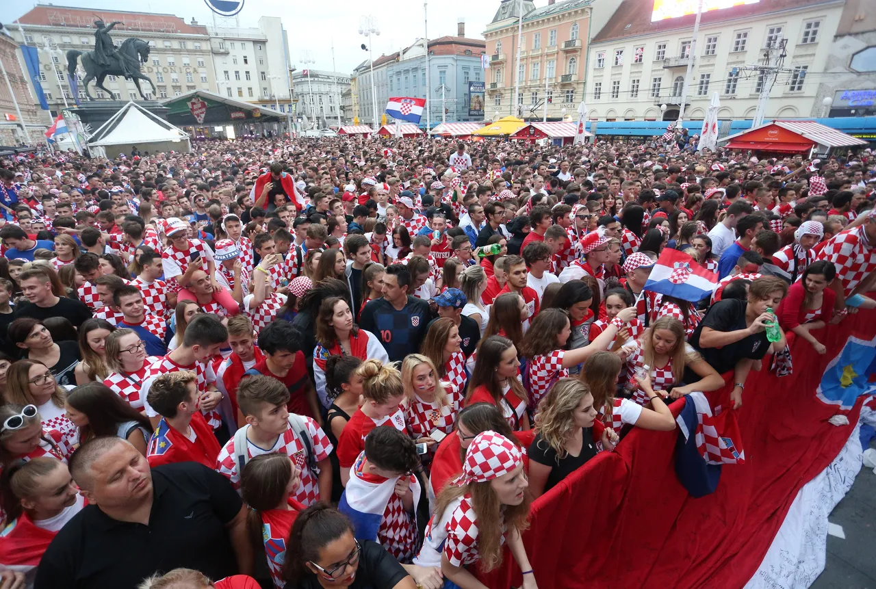 Fantastična atmosfera u centru Zagreba: Tisuće navijača prate susret Hrvatske i Engleske