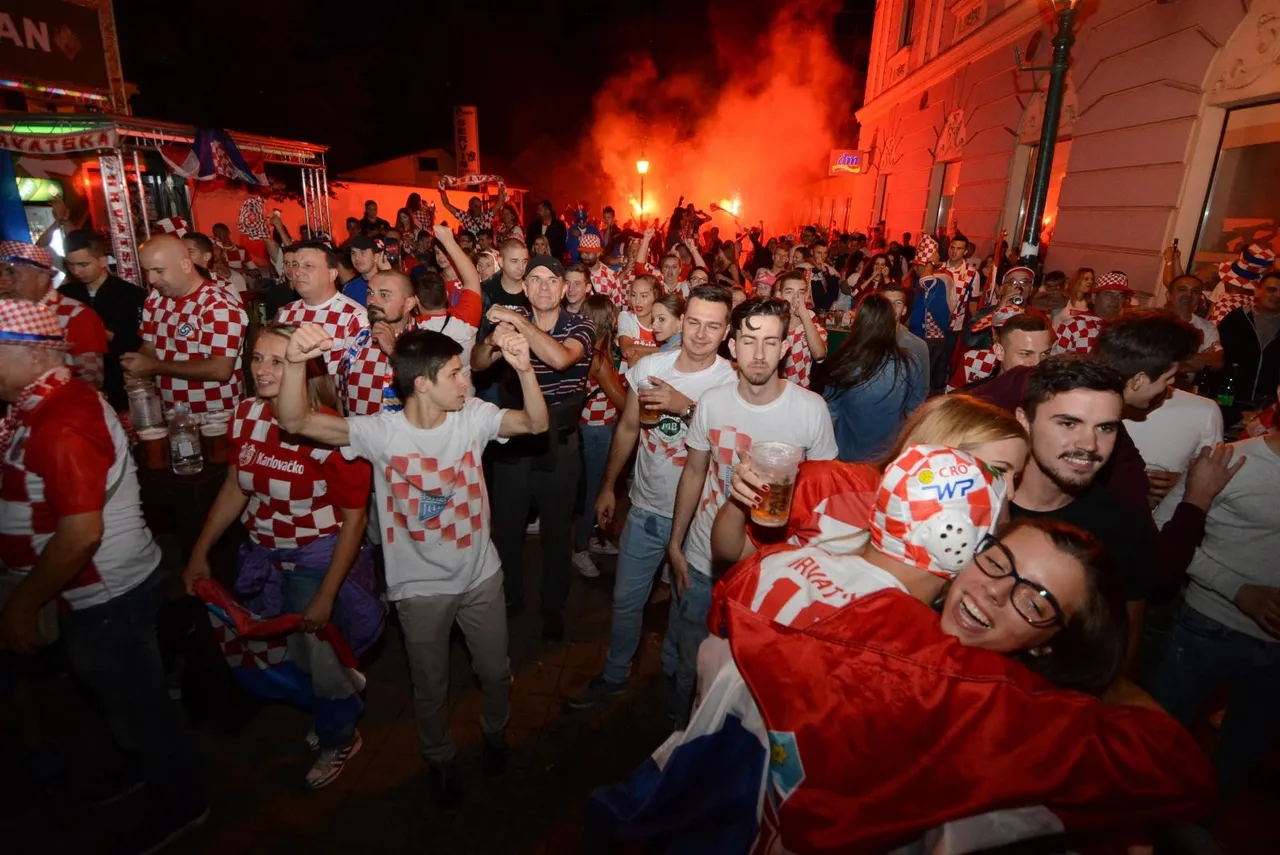 Deseci tisuća ljudi diljem Hrvatske slavi ulazak Hrvatske u finale Svjetskog nogometnog prvenstva