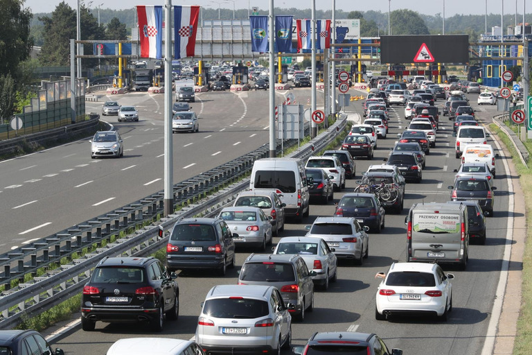 POČEO JE KAOS: Kilometarske Kolone Oko Zagreba I Na Cestama Prema Moru ...