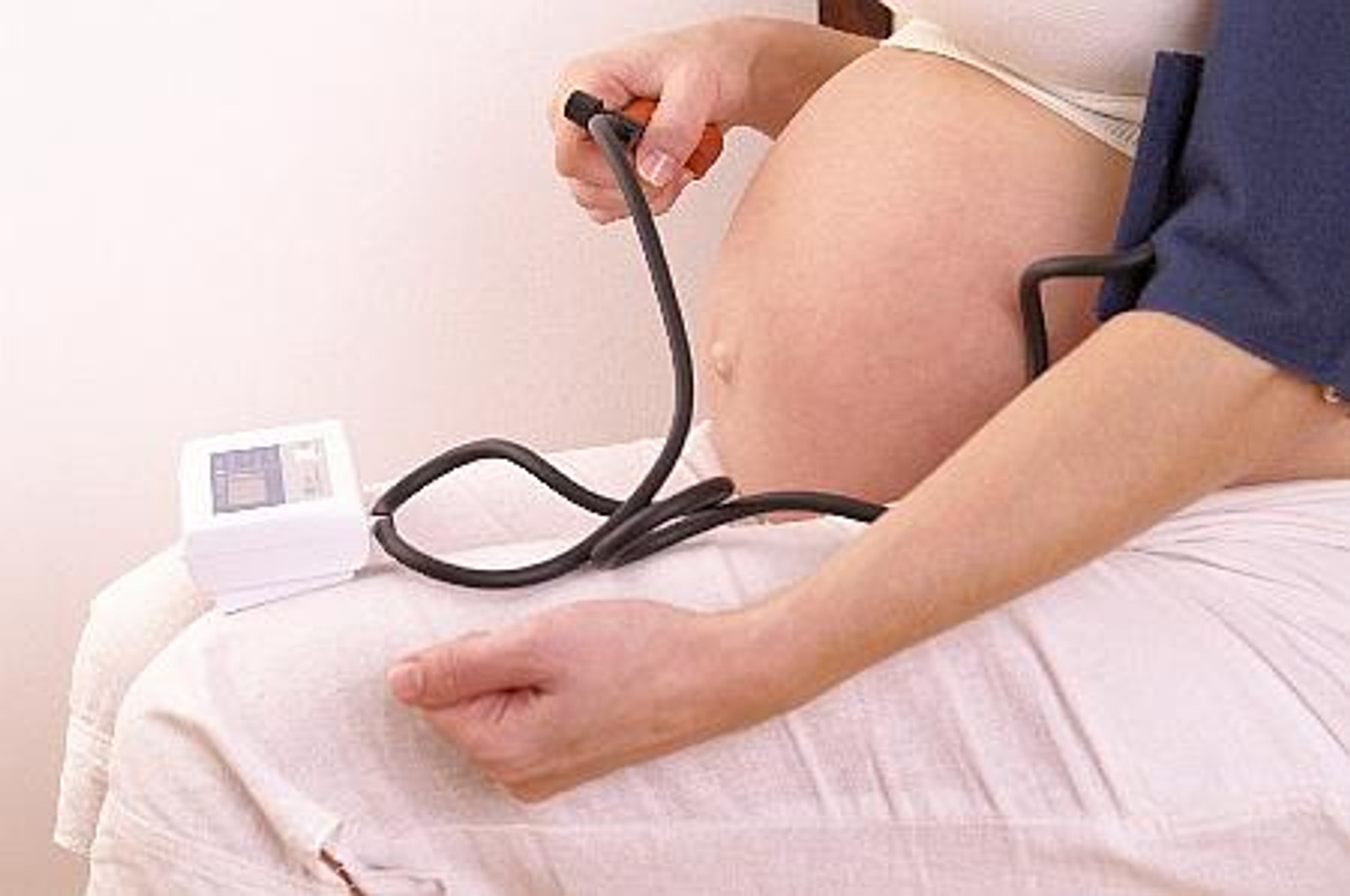 Почему у беременных повышается. Артериальная гипертония у беременных. Давление у беременной. Измерение ад беременной. Измерение давления при беременности.