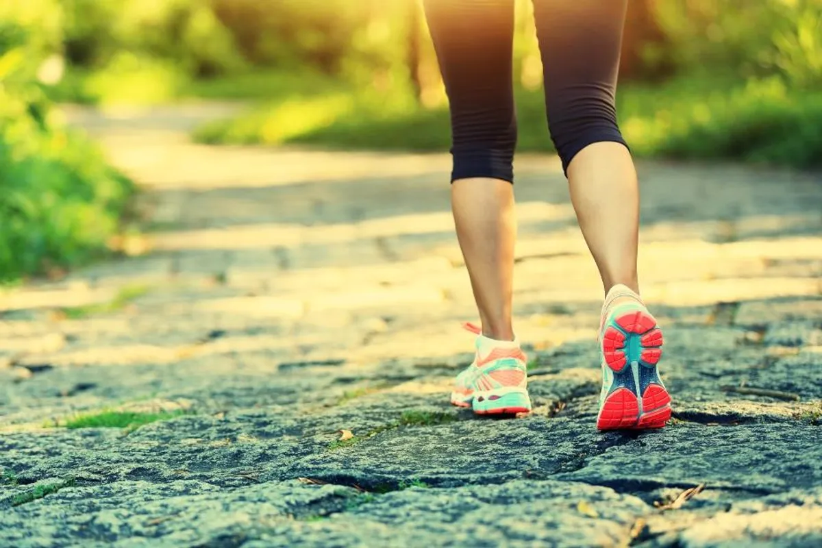 Samo hodaj: Znaš li i da hodanjem možeš smršavjeti i poboljšati zdravlje - uz ove ključne trikove