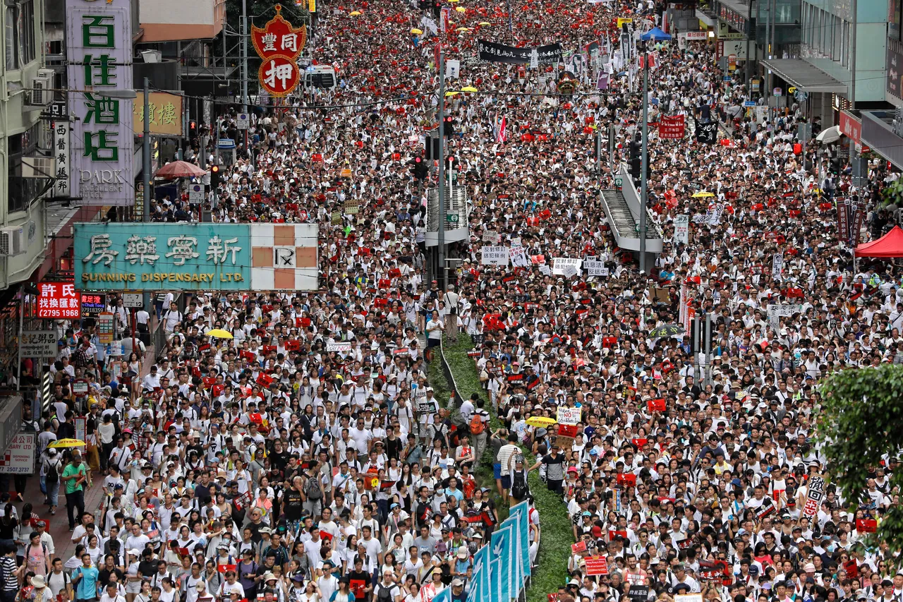 Deseci tisuća ljudi na prosvjedu u Hong Kongu protiv izručenja osumnjičenih Kini