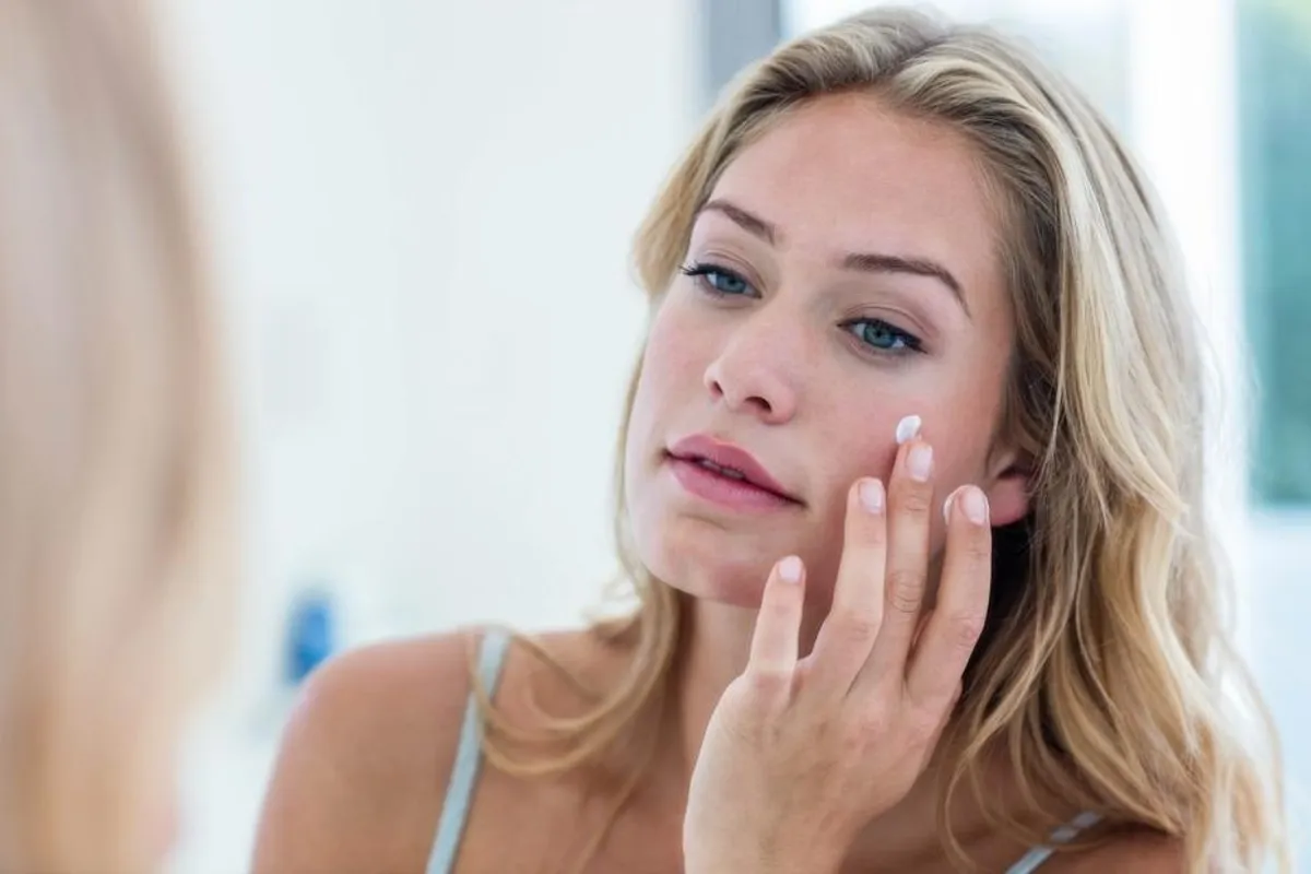 Nema dileme: Dermatolozi kažu ovo je pravilan redoslijed nanošenja preparata na lice