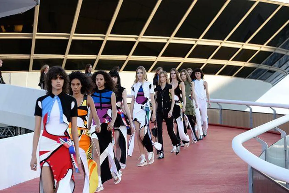 Poznate ljubiteljice mode na predstavljanju najnovije Louis Vuitton resort kolekcije