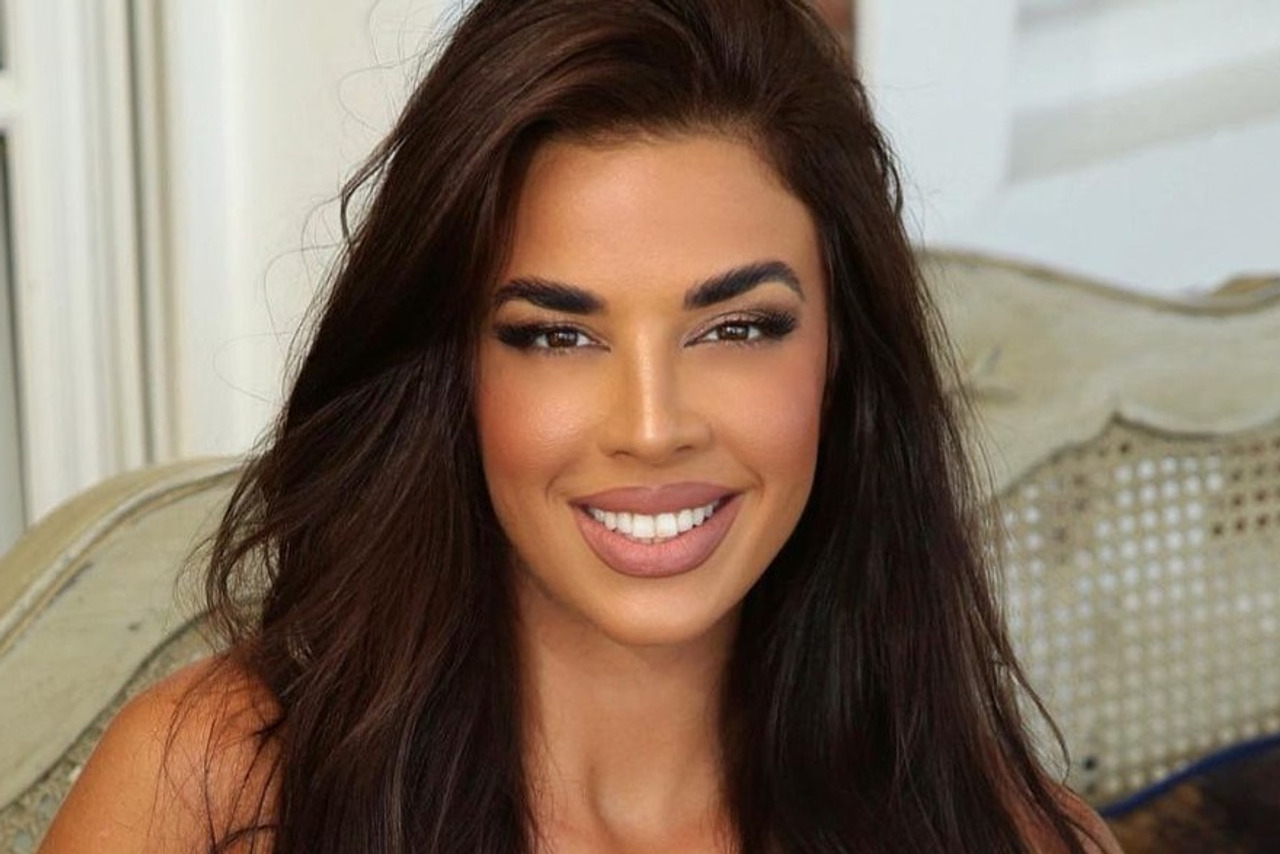 Ivana Knoll u bikiniju je raširila noge i pokazala čime raspolaže - Net.hr