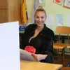 Sandra Benčić na glasanju u ležernom izdanju: Sve oči uprte u nju