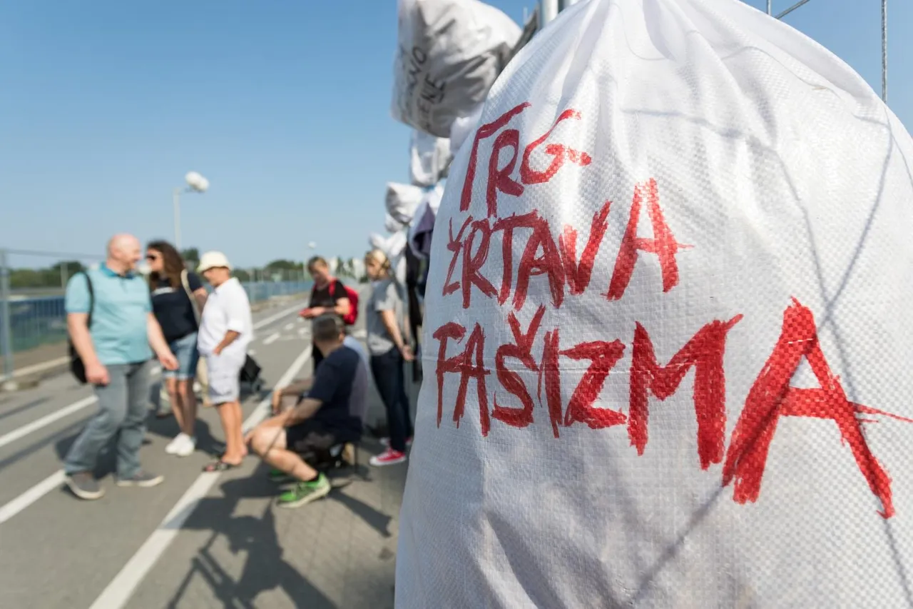 Zagreb: Na Savskom mostu obješene vreće s propalim projektima Milana Bandića