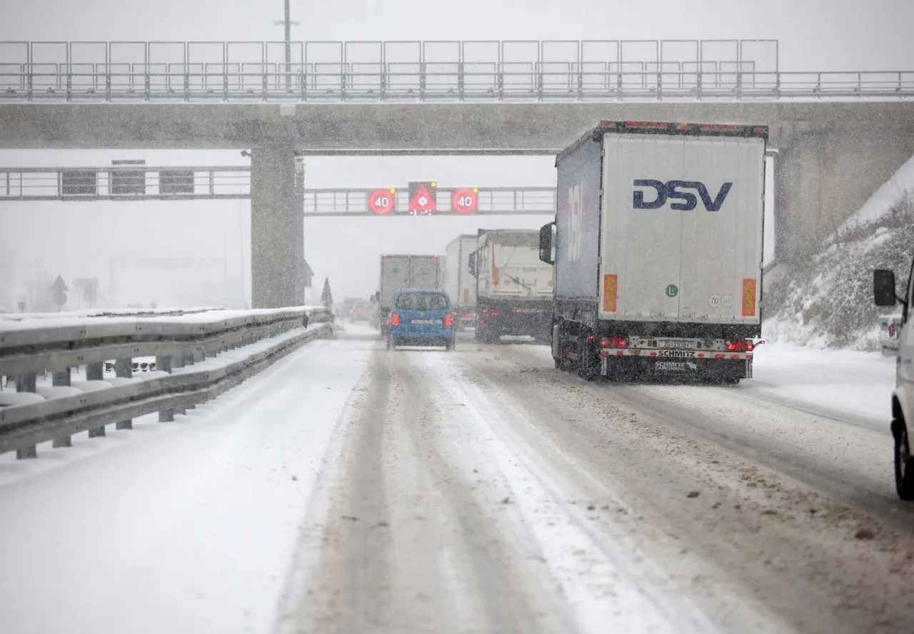 Snijeg zabijelio autocestu A1