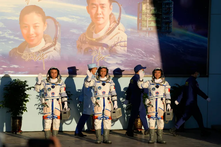 Kina lansirala svemirsku letjelicu s trojicom astronauta: Neće ih biti na Zemlji čak tri mjeseca!