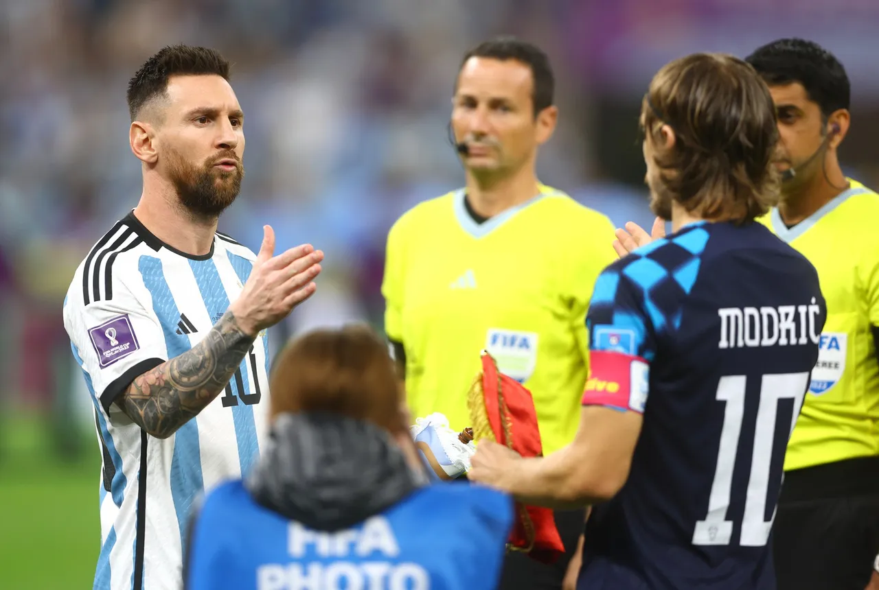 Luka Modrić i Lionel Messi na utakmici Hrvatske i Argentine na Svjetskom prvenstvu (5).jpg