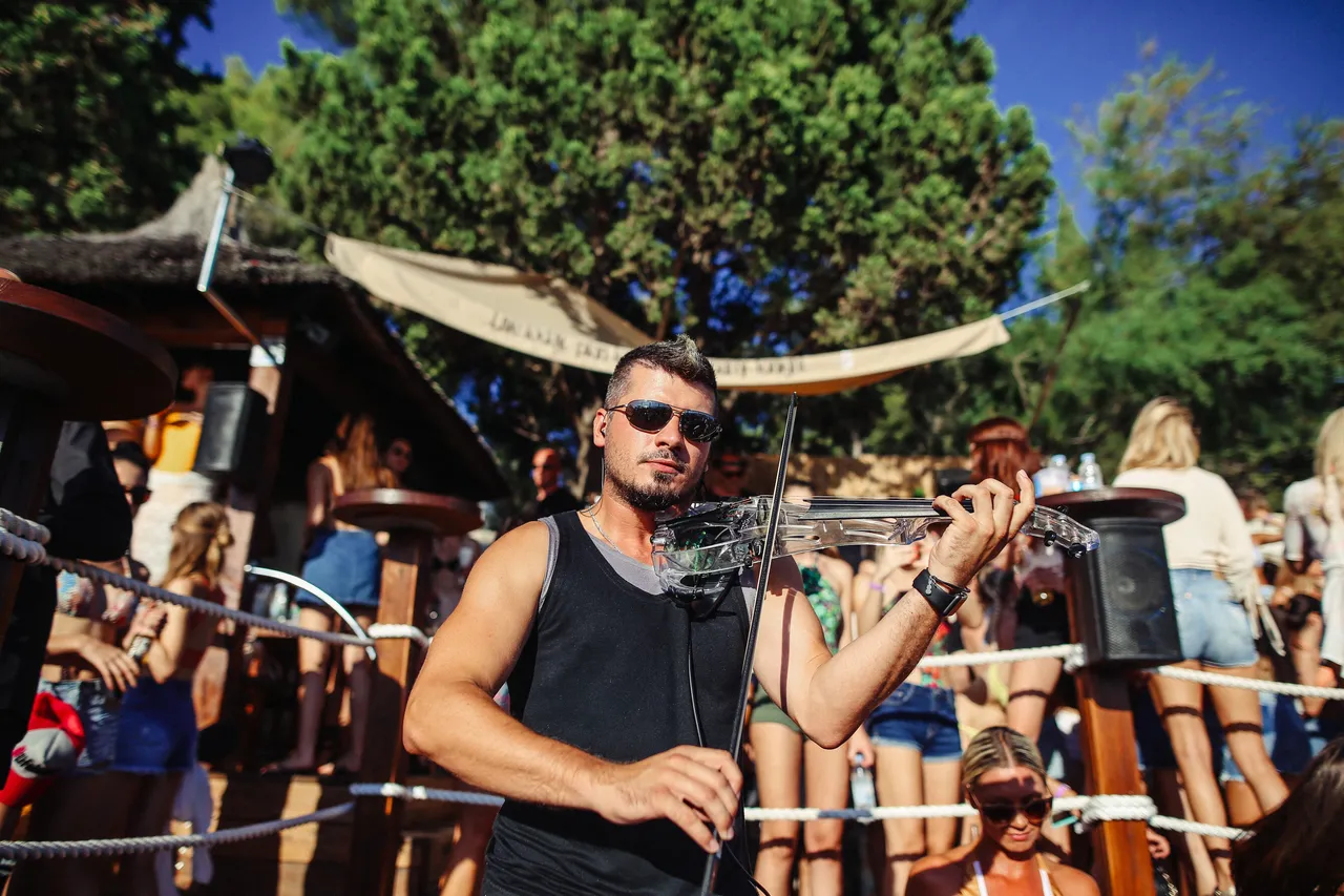 Afterbeach zabava u Hula Hula beach baru