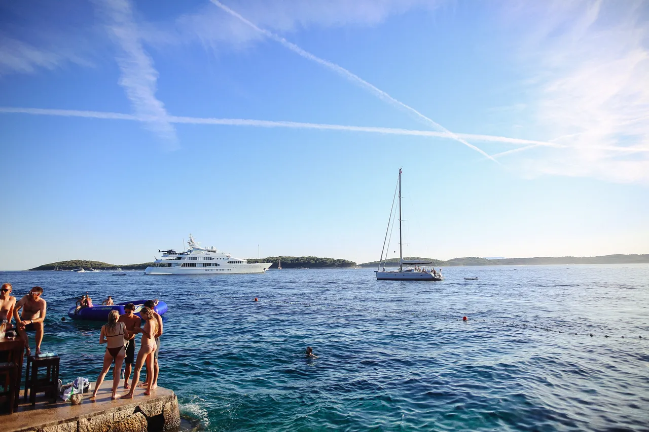 Afterbeach zabava u Hula Hula beach baru