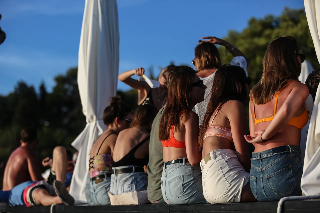 Afterbeach zabava u Hula Hula beach baru