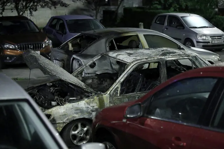 Zagreb: U Prečom izgorio automobil, vozač izjurio prije nego se proširila vatra