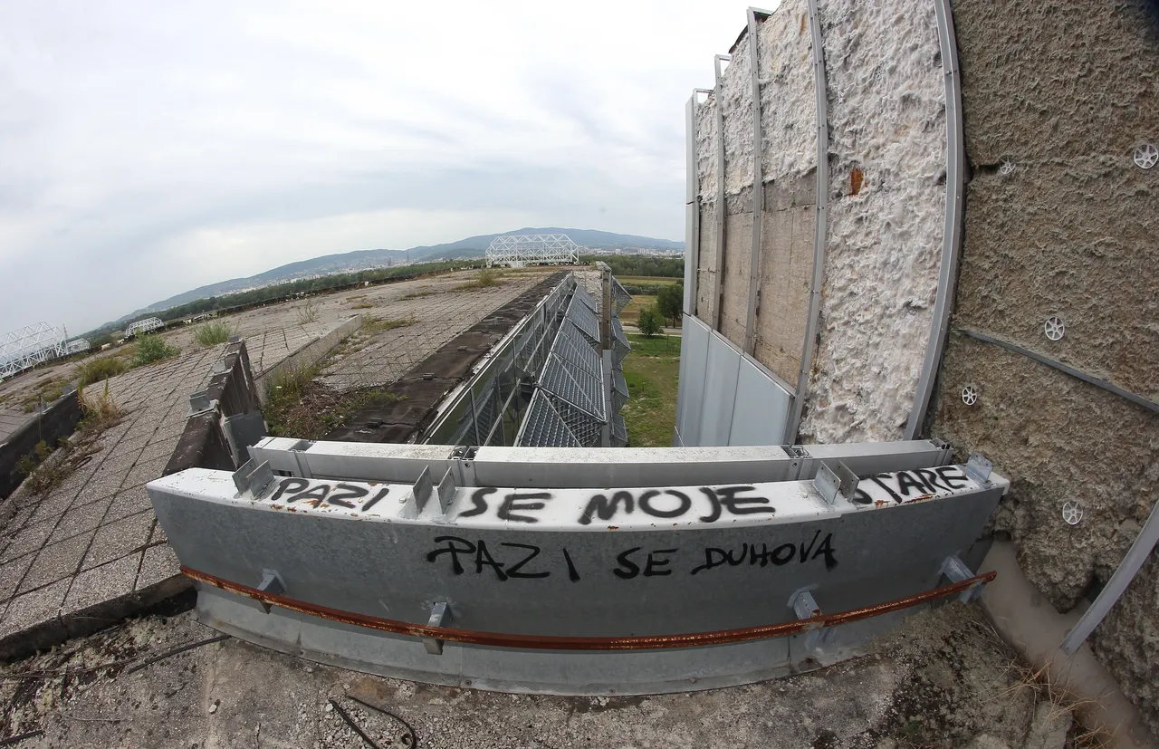 Devastirano i zapušteno gradilište Sveučilišne bolnice