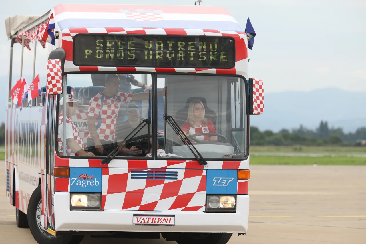 Vatrene će u otvorenom autobusu do glavnog Trga voziti vozačica