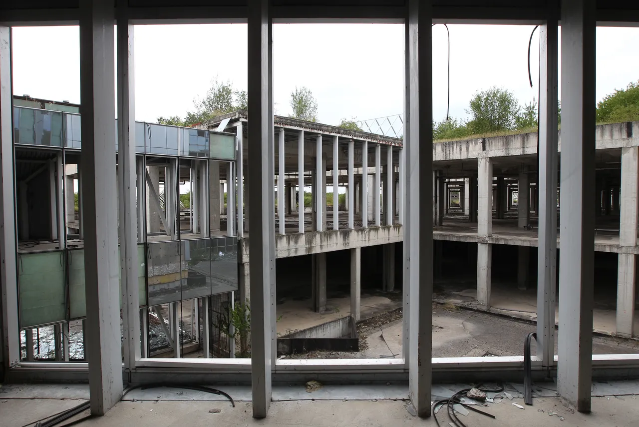 Devastirano i zapušteno gradilište Sveučilišne bolnice