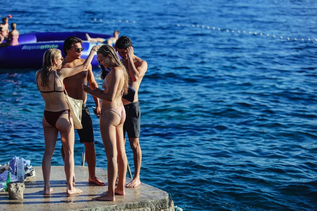 Afterbeach zabava u Hula Hula beach baru