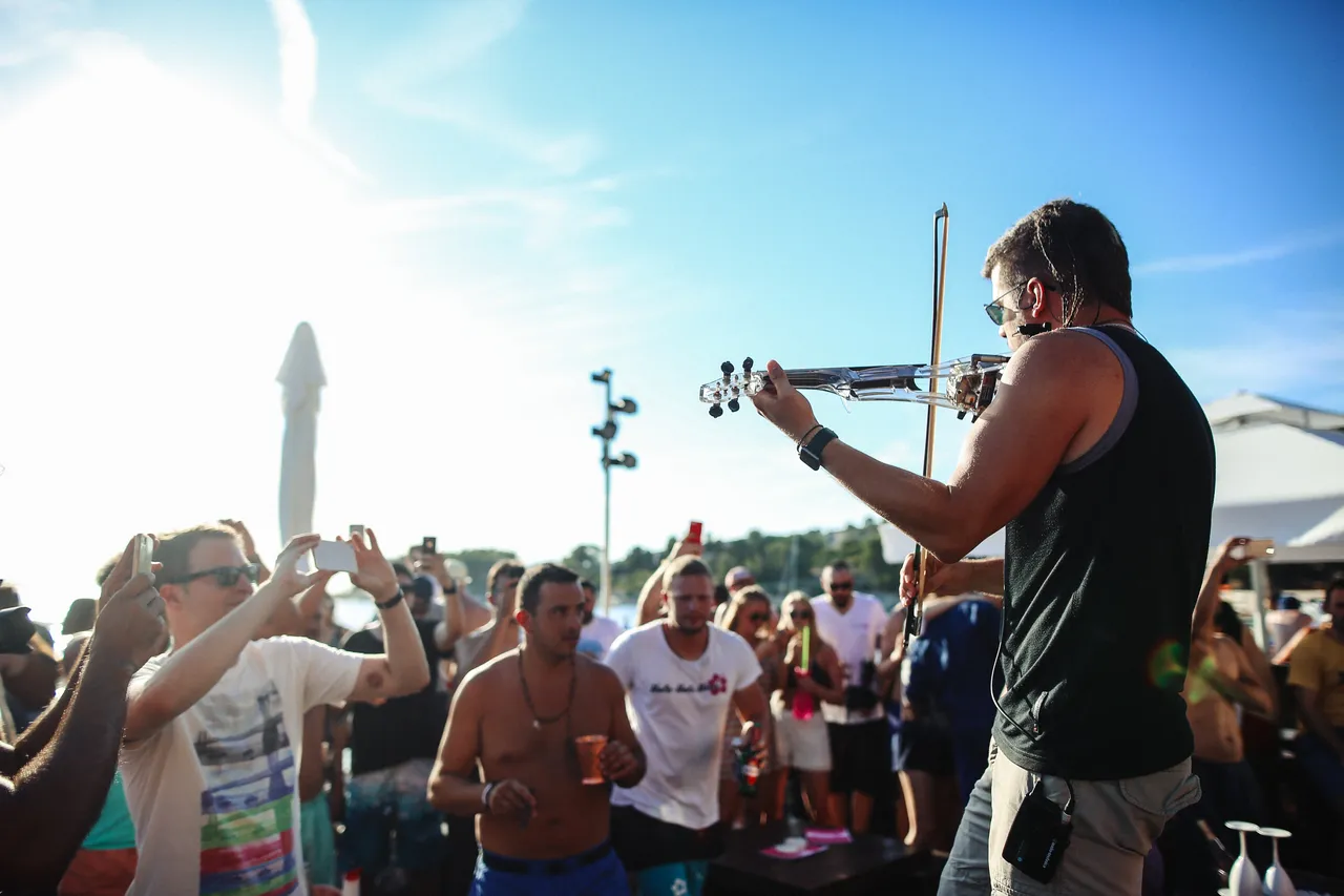Afterbeach zabava u Hula Hula beach baru
