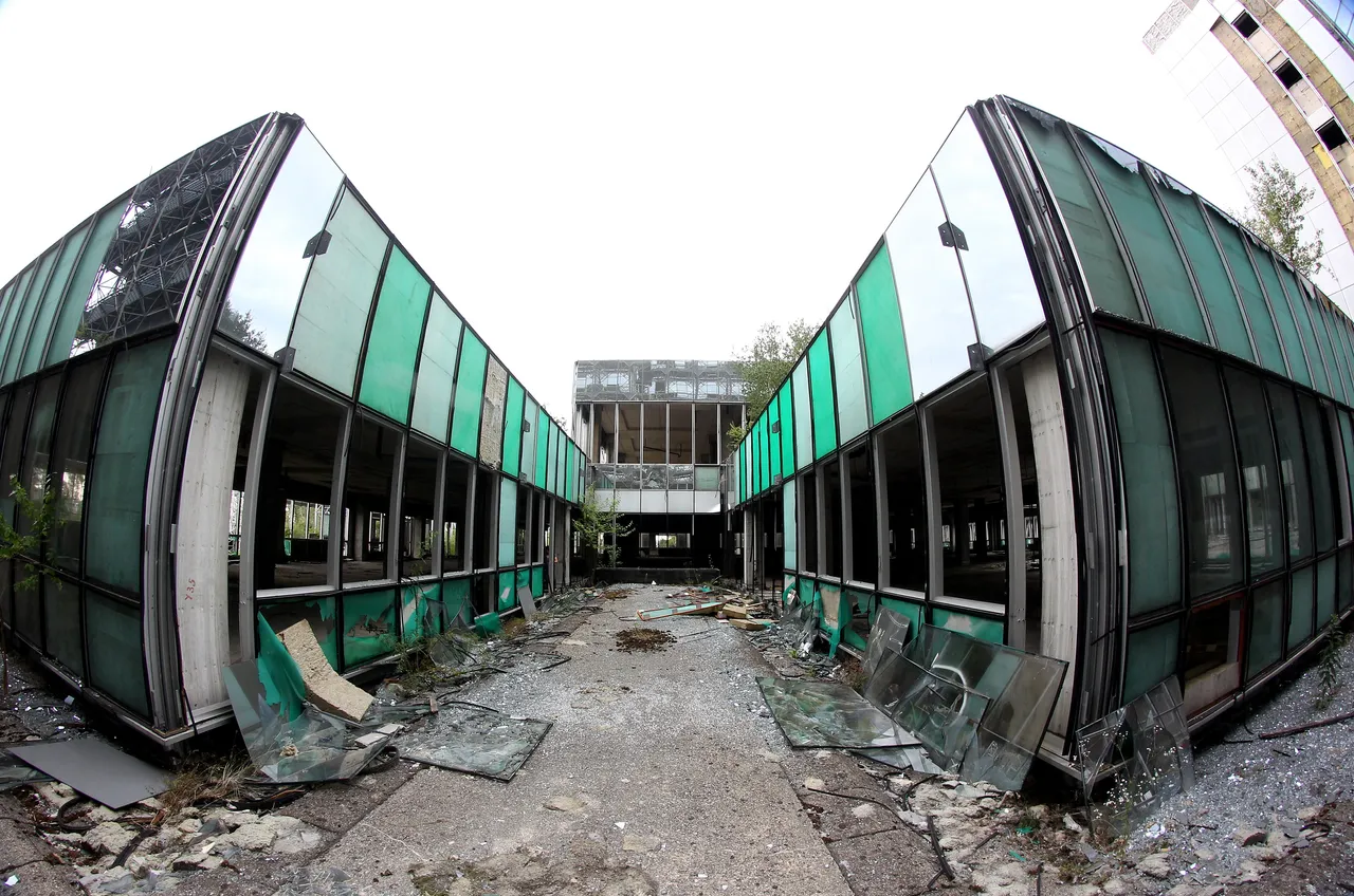 Devastirano i zapušteno gradilište Sveučilišne bolnice