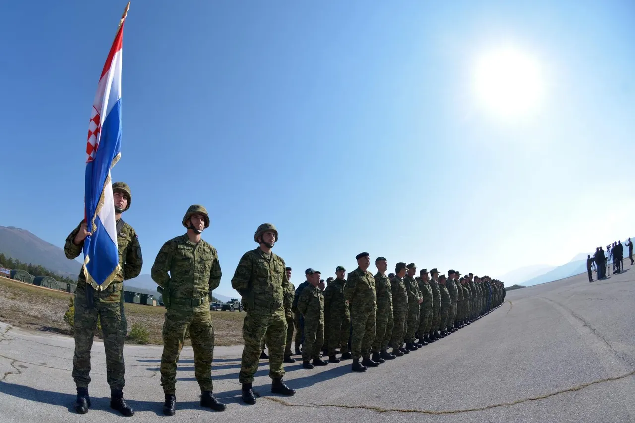 Udbina: Grabar-Kitarović i Krstićević obišli vojnu vježbu Velebit 18