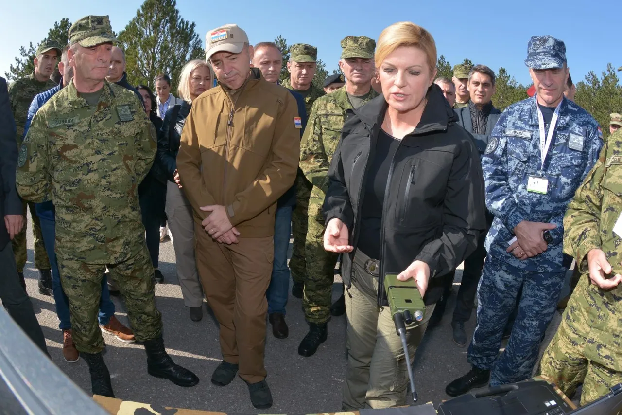 Udbina: Grabar-Kitarović i Krstićević obišli vojnu vježbu Velebit 18