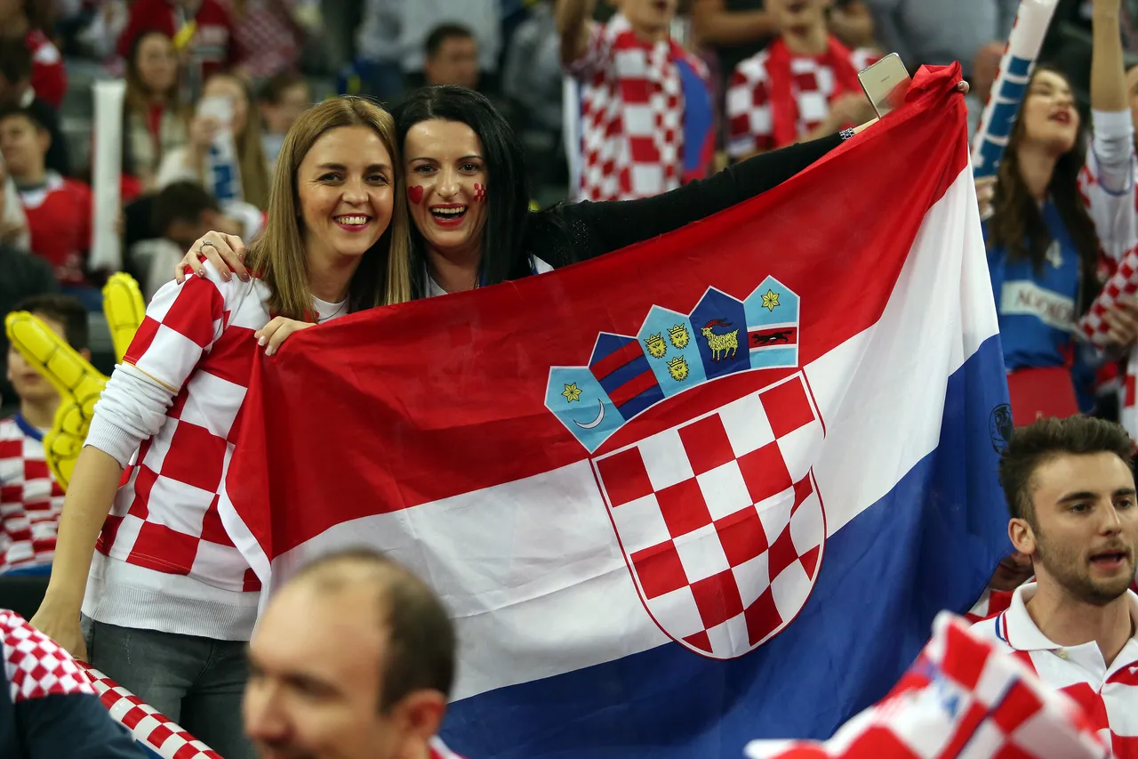 Fantastična atmosfera u Areni: dobro raspoloženi navijači 'nose' naše igrače protiv Norveške
