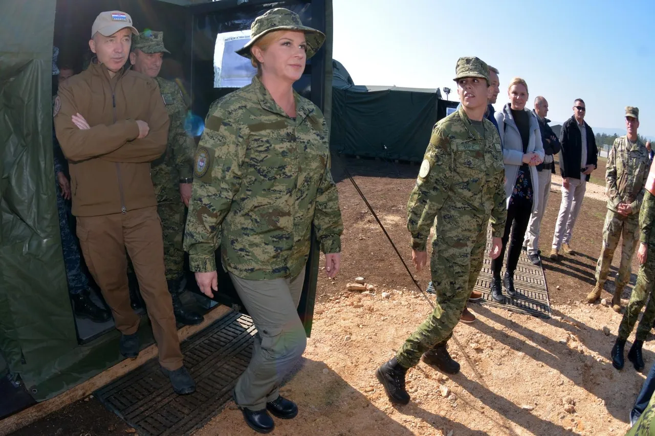 Udbina: Grabar-Kitarović i Krstićević obišli vojnu vježbu Velebit 18