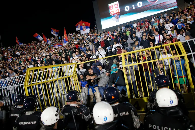 Neredi na utakmici Srbija - Albanija