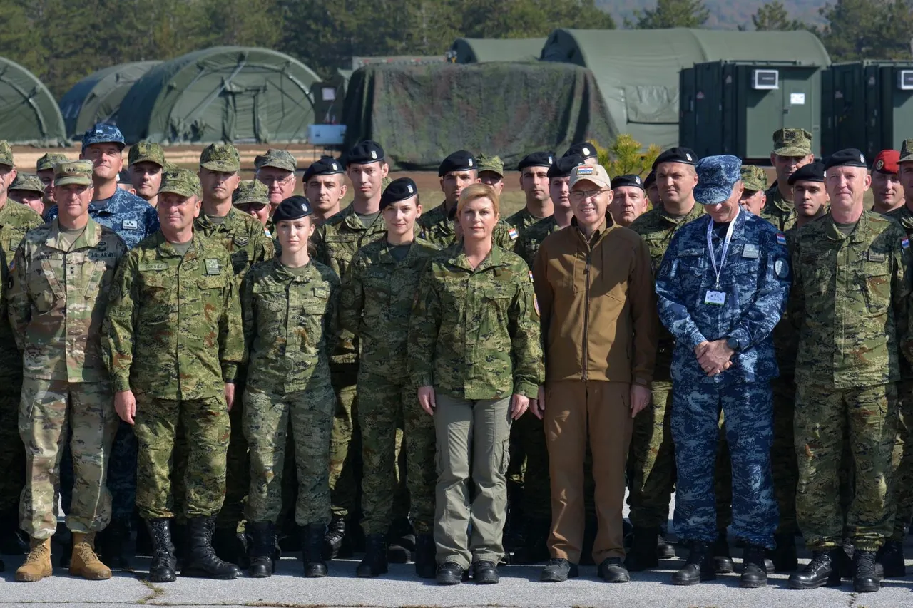 Udbina: Grabar-Kitarović i Krstićević obišli vojnu vježbu Velebit 18