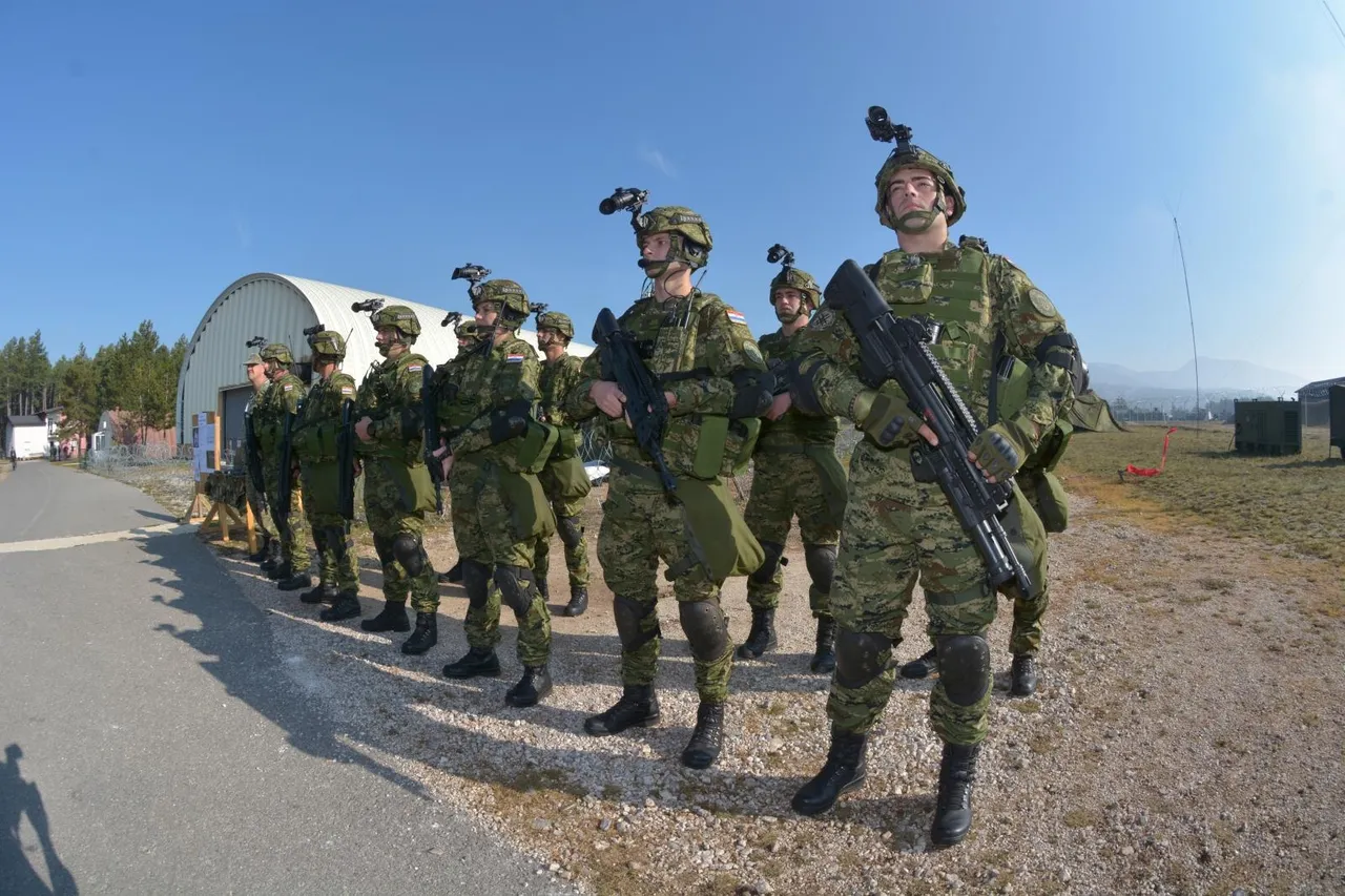 Udbina: Grabar-Kitarović i Krstićević obišli vojnu vježbu Velebit 18