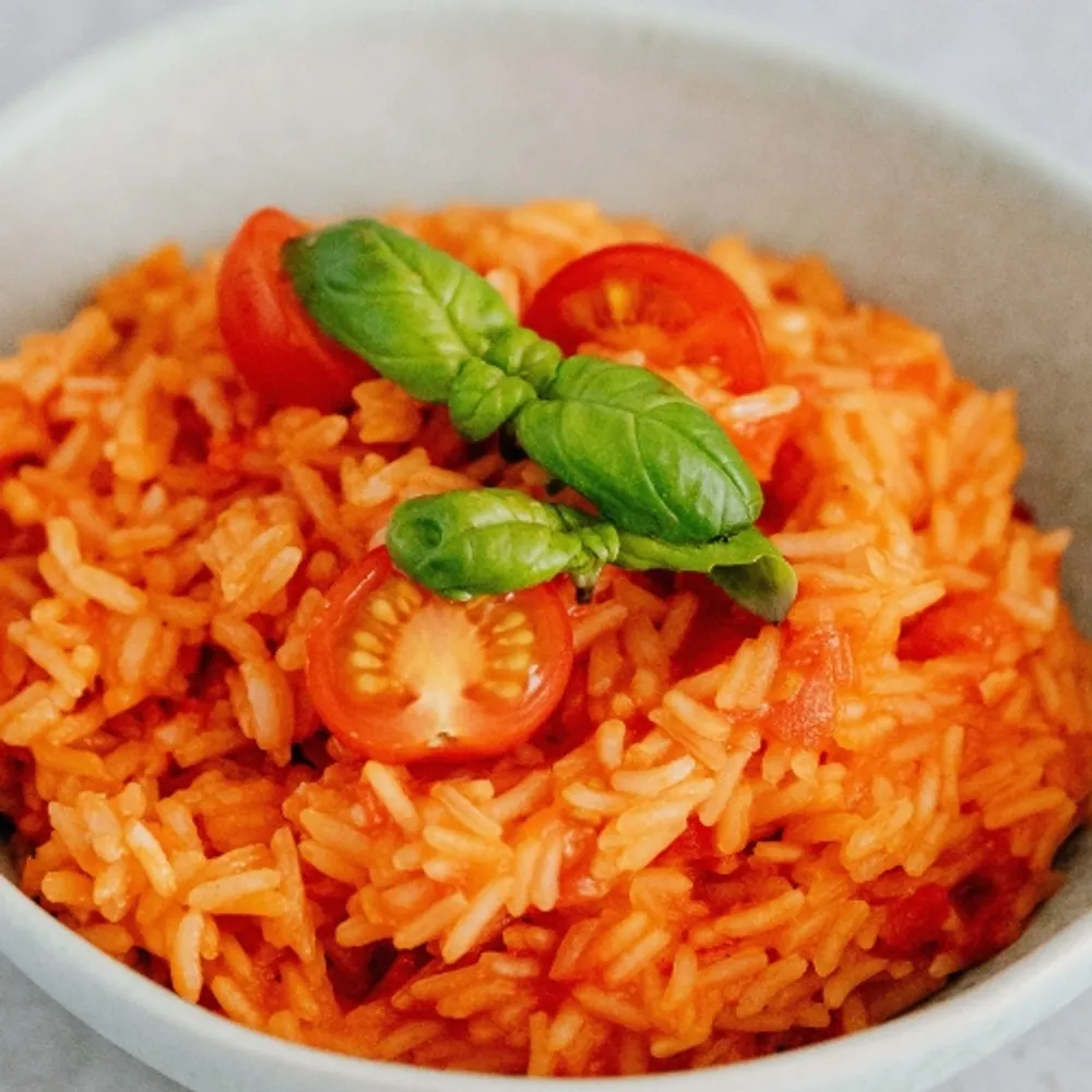 Kremasti rižoto s rajčicom: Brz i jednostavan ručak ispod 400 kalorija