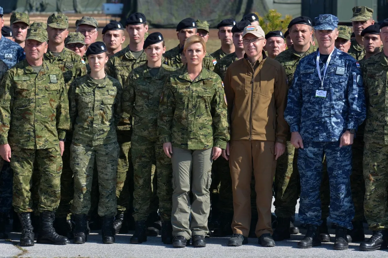 Udbina: Grabar-Kitarović i Krstićević obišli vojnu vježbu Velebit 18