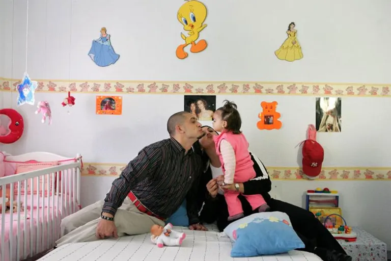 Španjolski zatvor Aranjuez dopušta roditeljima i djeci da ostanu sa svojim zatvorenicima. S Disney likovima na zidovima, vrtiću i igralištu, cilj je spriječiti djecu da shvate, što je duže moguće, da je roditelj iza rešetaka.