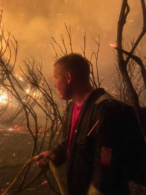 Požar u Župi Dubrovačkoj sinoć izbio požar: Buknuo je zbog nestručnog navijačkog rukovanja bakljama?
