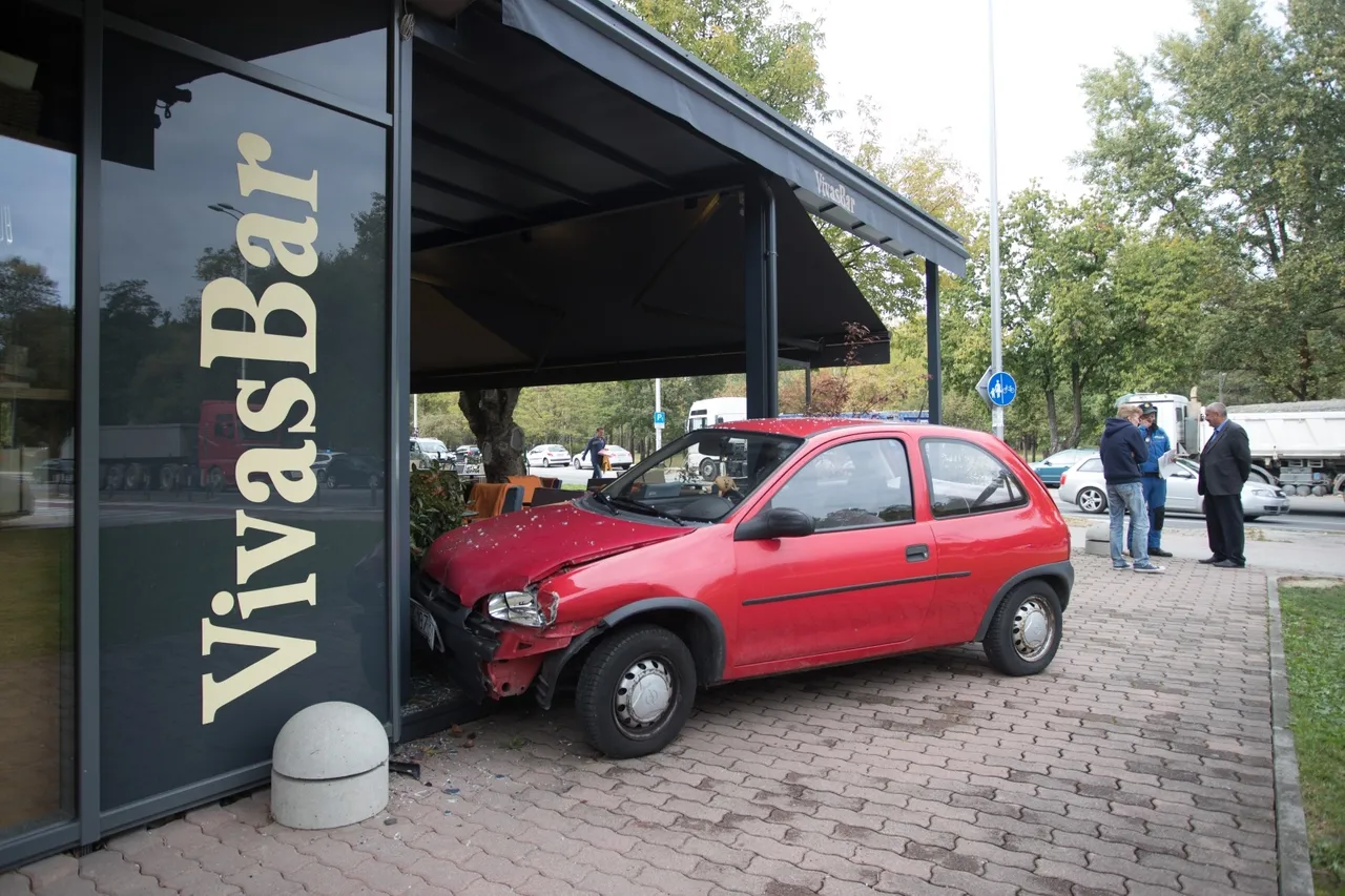Zagreb: Vozačica se automobilom zabila u kafić kod Bundeka