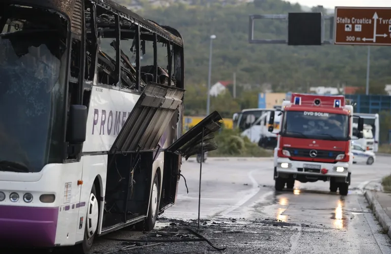 Zapalio se autobus koji je vozio na relaciji Split-Sinj, nema ozlijeđenih