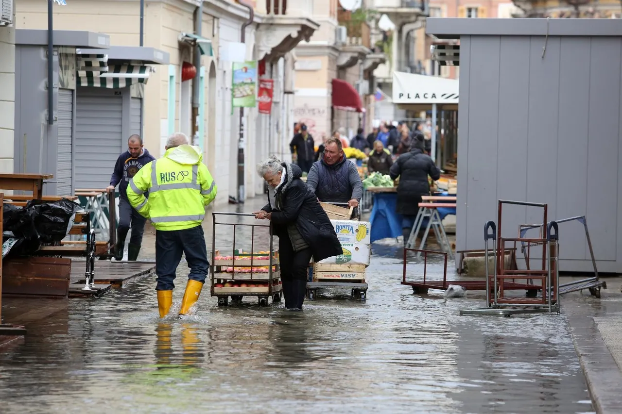 Rijeka: Prodavači na tržnici koja je još uvijek poplavljena