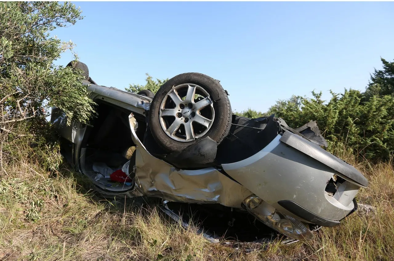 Pri slijetanju automobila s kolnika jedna osoba poginula