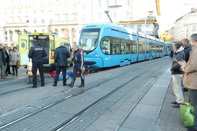 Zagreb: Dječaka na biciklu udario tramvaj