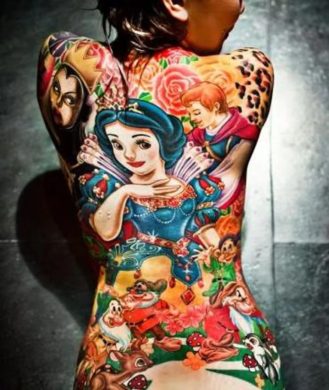 Annfaye Kao iz Tajvana je komplicirano umjetničko tijelo tetovirala preko cijelih leđa i to punih tri mjeseca.