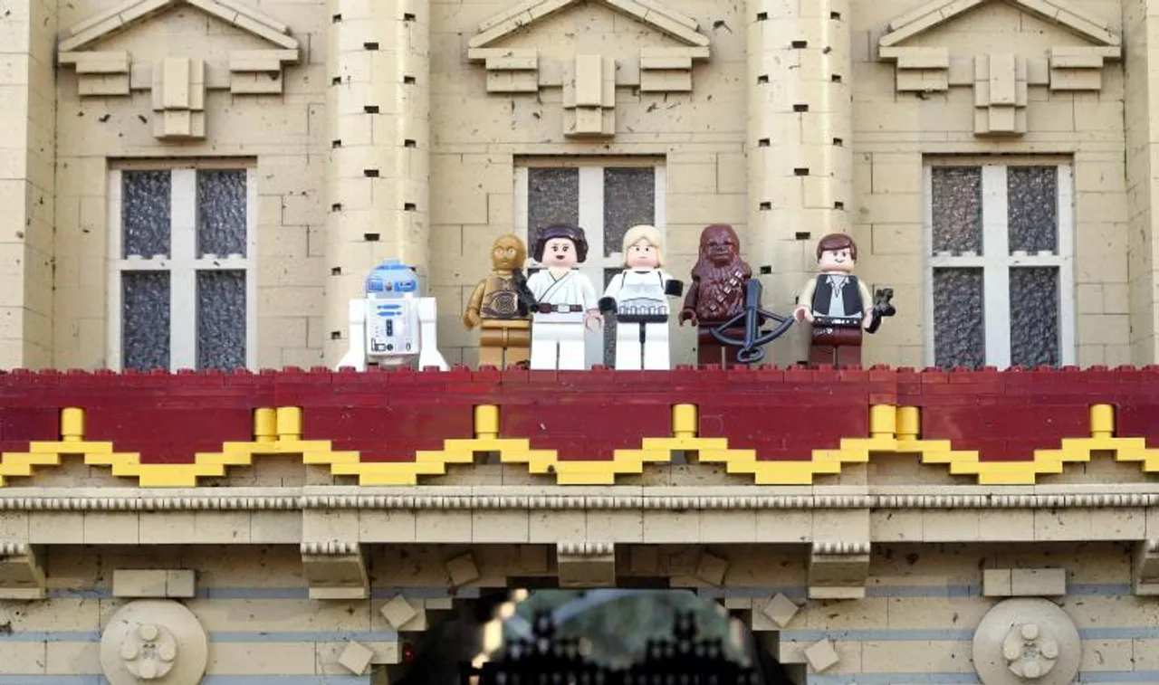 Luke Skywalker i Princeza Leia na balkonu Buckinghamske palače