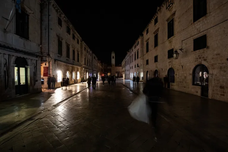 I Dubrovnik se priključio svjetskoj akciji  Sat za planet Zemlju