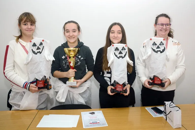 Naš ponos: Sisačke učenice idu u Sydney na prestižno natjecanje u robotici