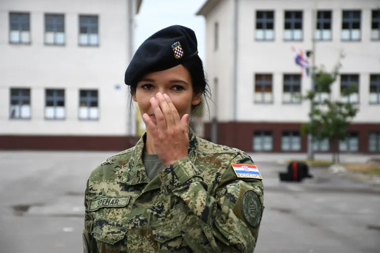 U Poljsku ispraćen 8. vojni kontigent: Od 80 pripadnika Hrvatske vojske, 6 je žena