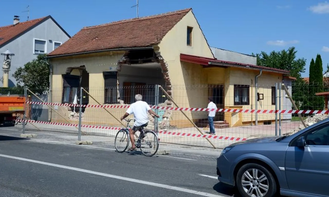 Varaždin: Kamionom sletio s ceste i porušio pola kuće