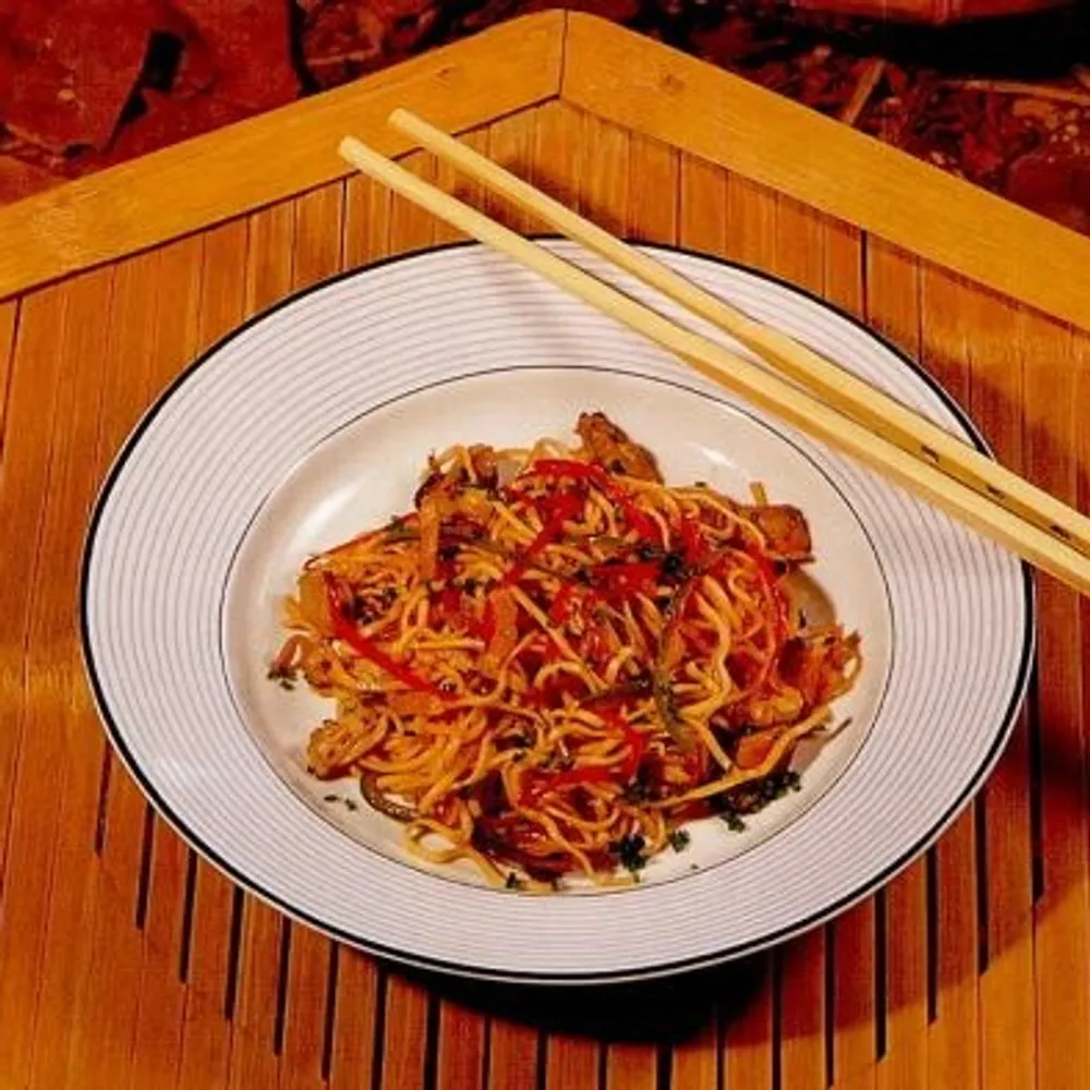 Chow mein od morskih plodova