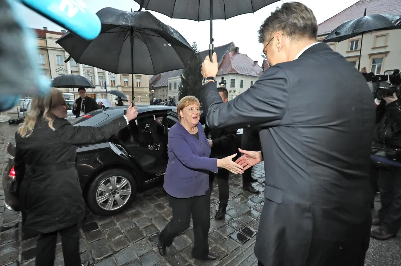 Plenković s kišobranom u ruci i smiješkom dočekao Angelu Merkel