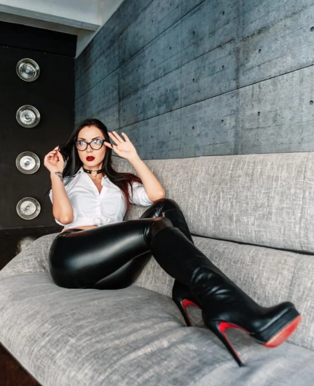 im-a-big-fan-of-those-form-fitting-shiny-pants-34-photos-18